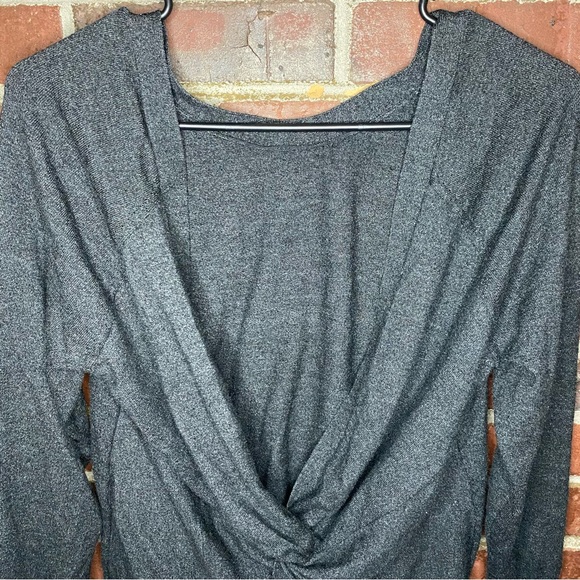 Victoria Secret twist back lightweight Sweater Size Small - Picture 6 of 11